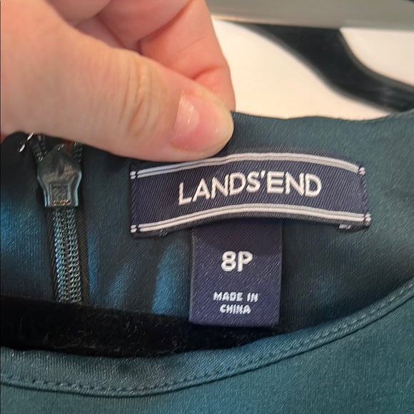 Elegant Green Sleeveless Dress - Picture 2 of 3